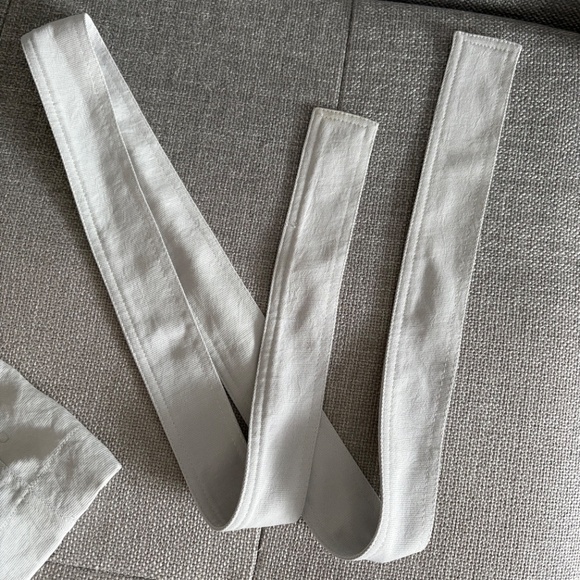 Aritzia Wilfred shorts size 4 ( with belt and pockets) excellent condition - Picture 5 of 9